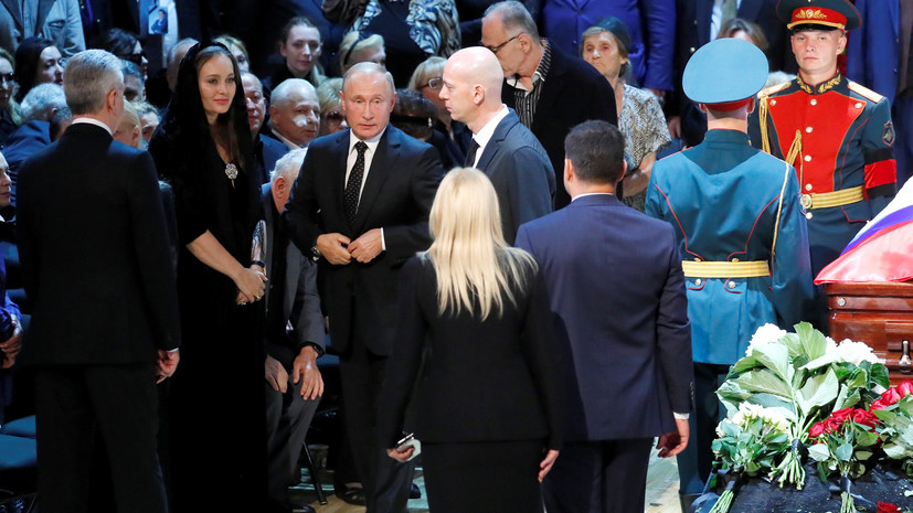 Путин принял участие в церемонии прощания с Кобзоном