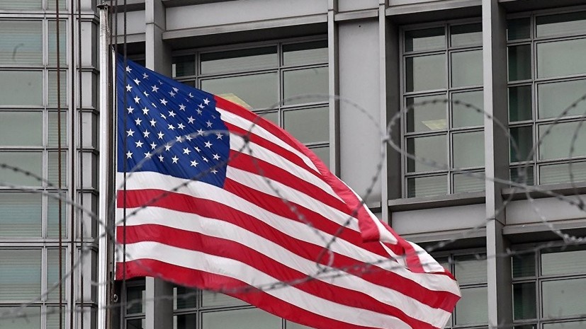 Члены ЛДПР у посольства США в Москве проводят акцию против произвола в американских тюрьмах 