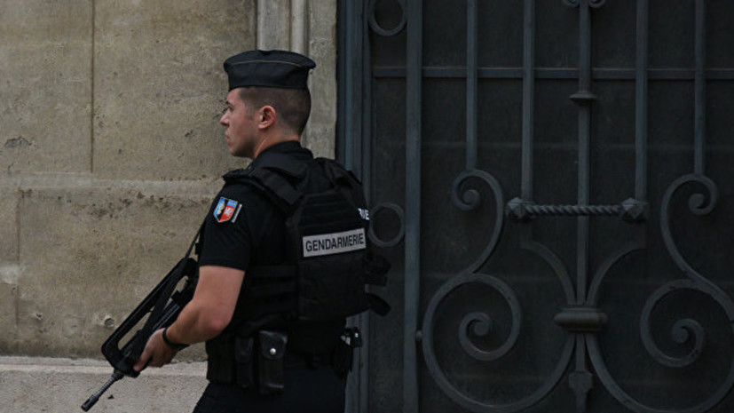 СМИ: Во Франции грабители отняли у российских туристов вещи на сумму до $1 млн