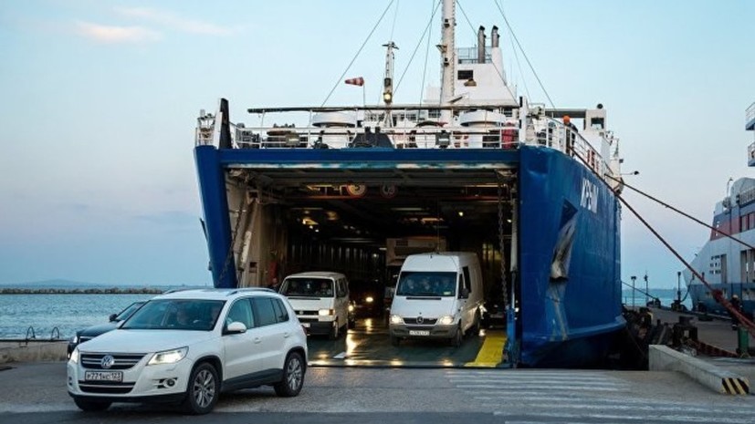 Работу Керченской паромной переправы приостановили из-за сильного ветра