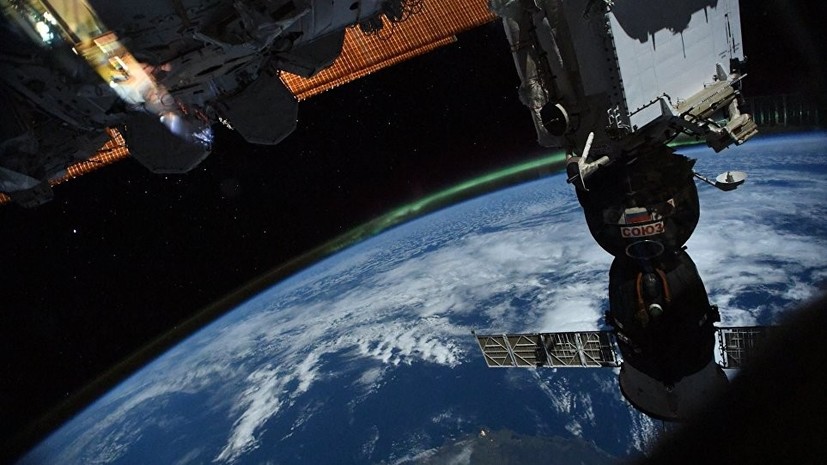 Космонавт Прокопьев показал на видео дыру в «Союзе»