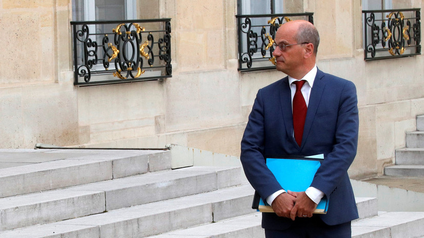 Министр образования Франции выступил за популяризацию арабского в школах