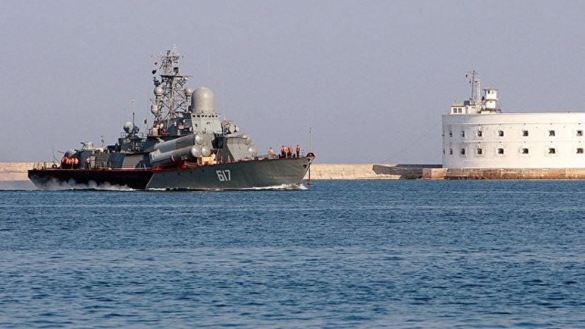 Ракетный катер ЧФ отразил нападение условных террористов в акватории Чёрного моря