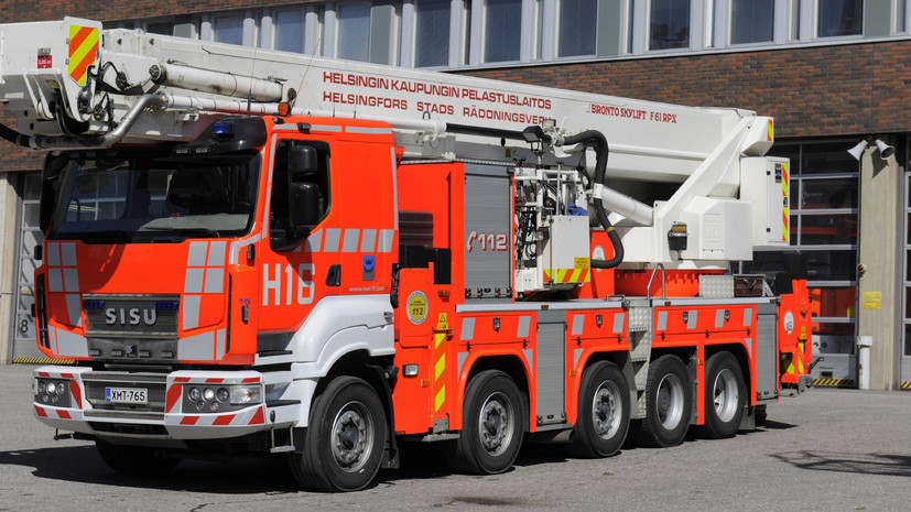 СМИ: В Финляндии в городе Сало провели эвакуацию из-за крупного пожара на заводе