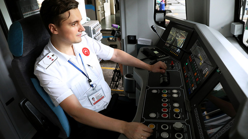 Машинисты столичного метро начали приветствовать пассажиров