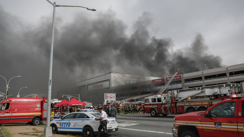 В Нью-Йорке 17 человек пострадали в результате пожара в торговом центре