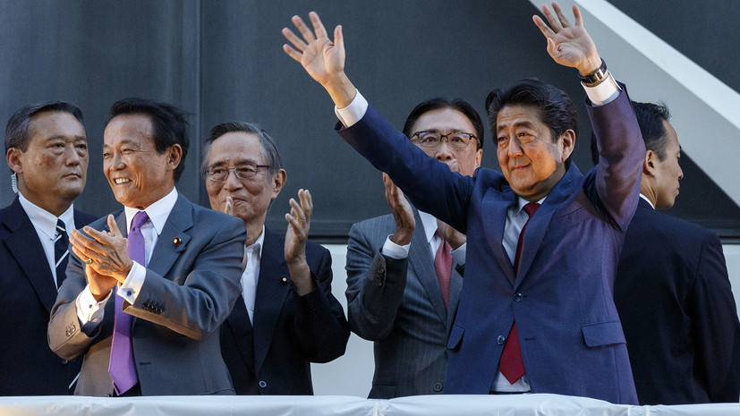 Абэ переизбран лидером правящей партии Японии