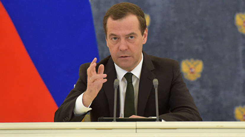 Медведев: бюджет 2019 года станет профицитным впервые с 2014 года