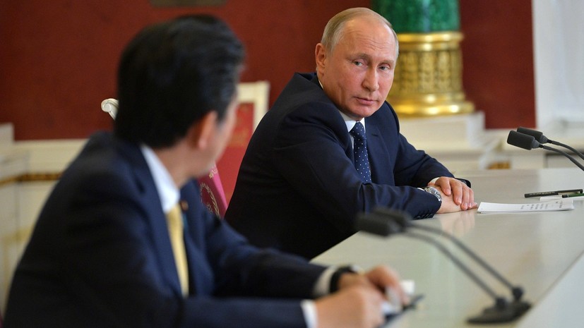 Путин поздравил Абэ с переизбранием на пост главы партии в Японии