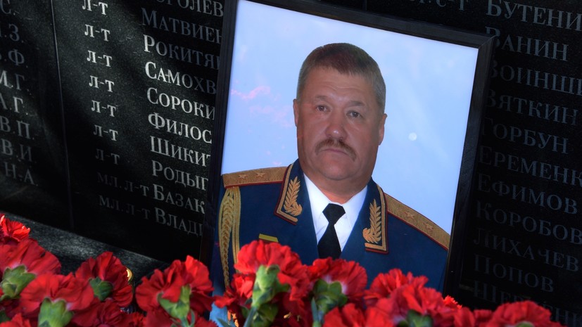 В Приморье открыли памятник погибшему в Сирии генералу Асапову