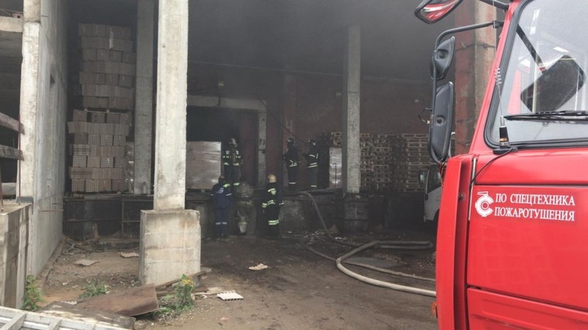 Два человека погибли при пожаре на складе в Подмосковье
