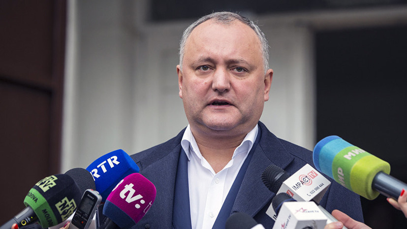 Додон временно отстранён от должности президента Молдавии