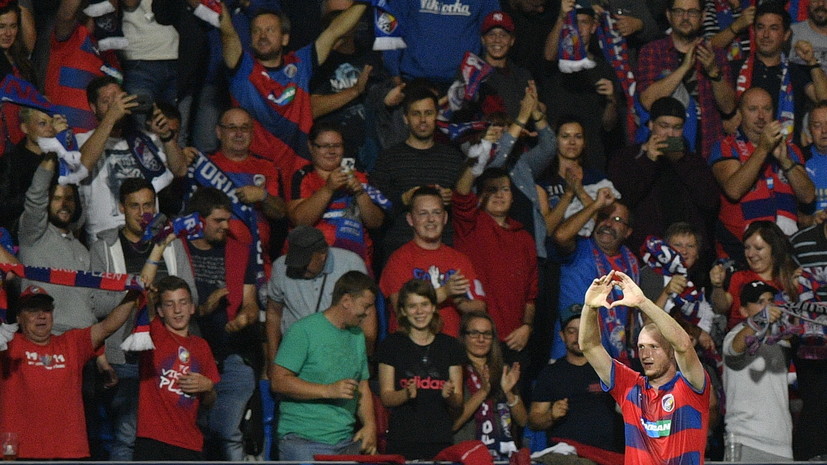 УЕФА открыл дело против чешской «Виктории» за поведение фанатов на матче с ЦСКА