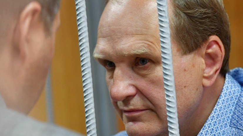 Суд в Москве продлил срок ареста бывшему замглавы МЧС России Шлякову