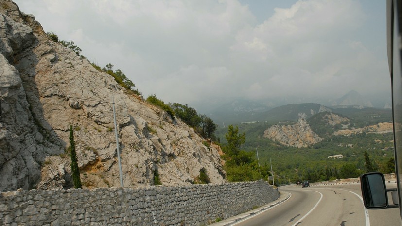 Власти Крыма заявили о необходимости ускорить ремонт дорог Симферополя