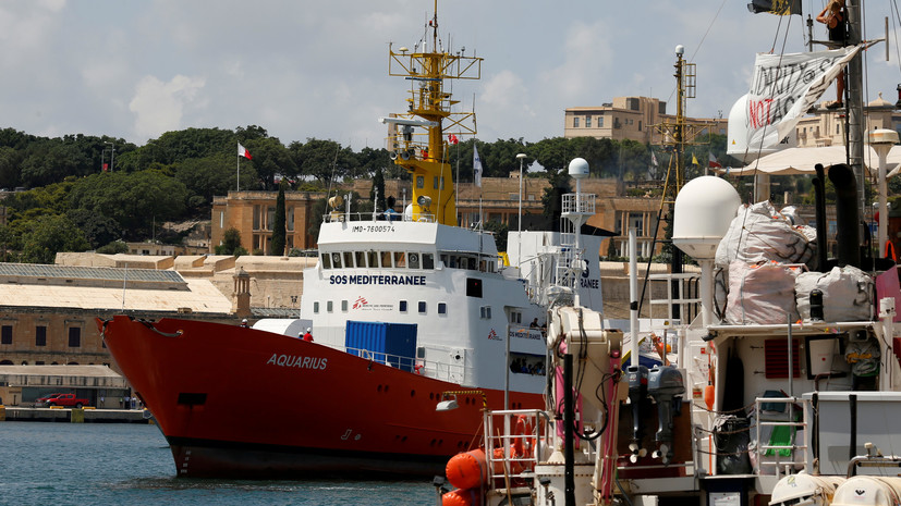 Франция не разрешила швартовку судна «Аквариус» с мигрантами