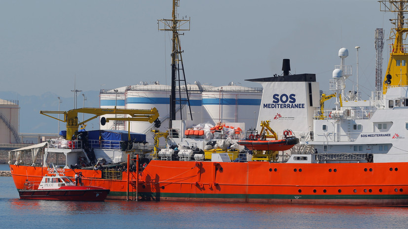 СМИ: Франция примет часть мигрантов с судна «Аквариус»