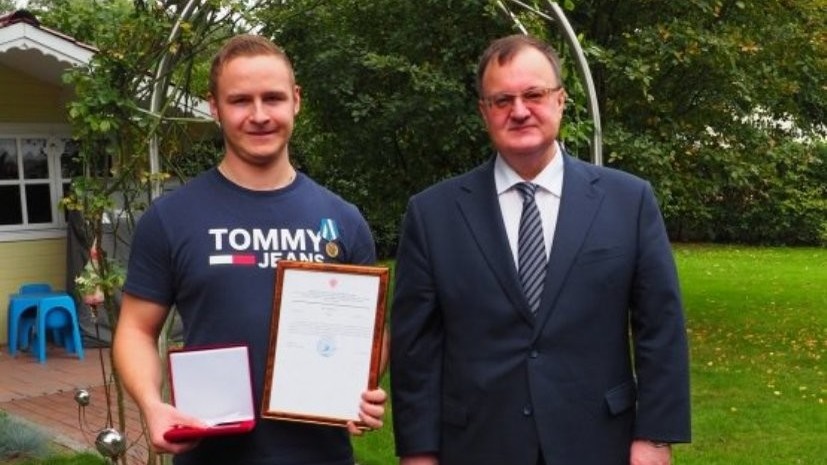 Спасший россиянина во время ЧМ-2018 немецкий болельщик получил медаль МЧС