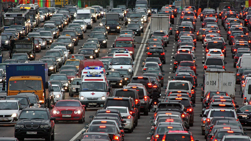 В ЦОДД прогнозируют существенные затруднения на дорогах Москвы вечером 27 сентября