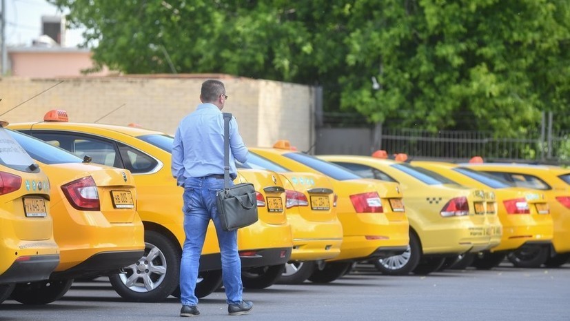 Эксперт оценил предложение ввести штрафы для лиц, навязывающих услуги такси в аэропортах