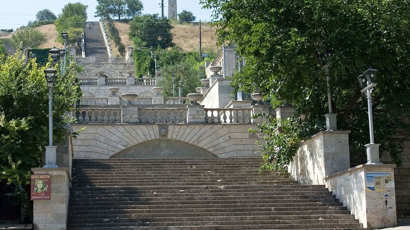 В Крыму начали служебное расследование по недоработкам при реконструкции Митридатских лестниц