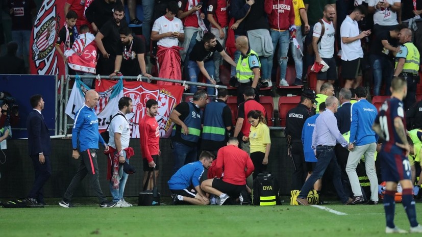 Число пострадавших в результате обрушения ограждения на трибуне на матче «Эйбар» — «Севилья» возросло до 14