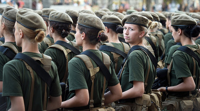 Сводный отряд женщин-воинов на параде в честь Дня независимости в Киеве, 24 августа 2018 года 