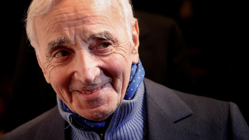 Макрон выразил соболезнования в связи со смертью Азнавура