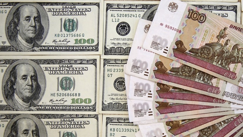 Курс доллара опустился ниже 65 рублей