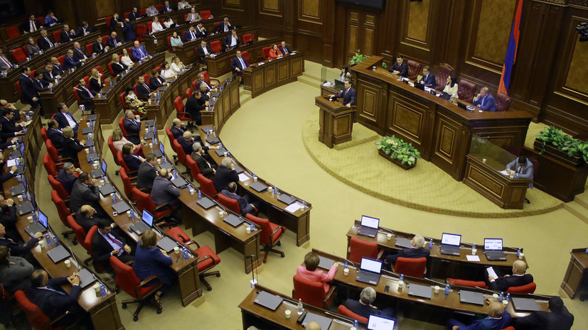 Парламент Армении принял законопроект, позволяющий заблокировать его роспуск 