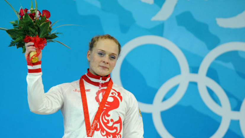 Российская тяжелоатлетка Сливенко получила золото ОИ-2008