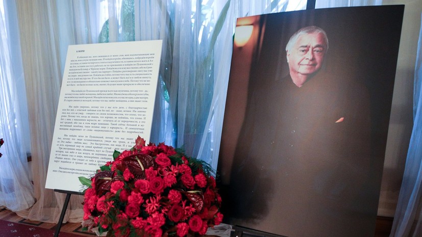 На Троекуровском кладбище прошли похороны Романа Карцева