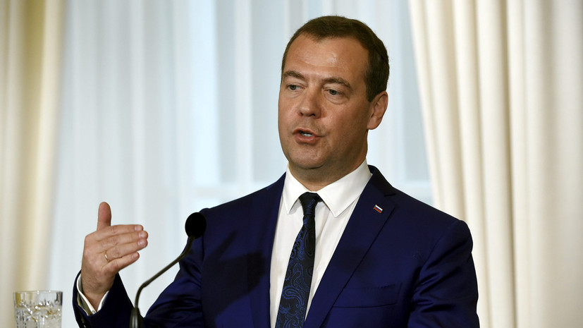 Медведев поручил разработать план поставок нефтепродуктов на российский рынок