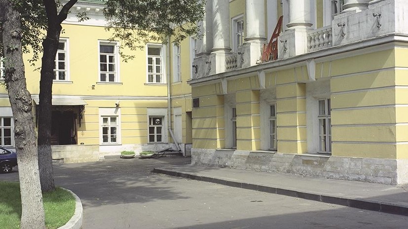 Здание бывшей больницы на территории усадьбы Барышникова в Москве отреставрируют