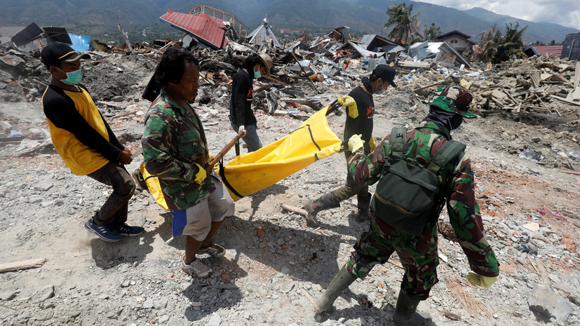 Несколько сотен людей могут оставаться под завалами после землетрясения в Индонезии