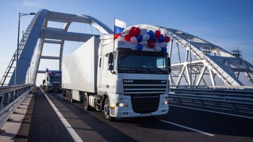 За неделю по Крымскому мосту проехали 10 тысяч грузовиков