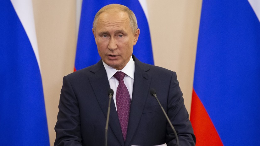 Путин: власти будут удерживать цены на нефтепродукты