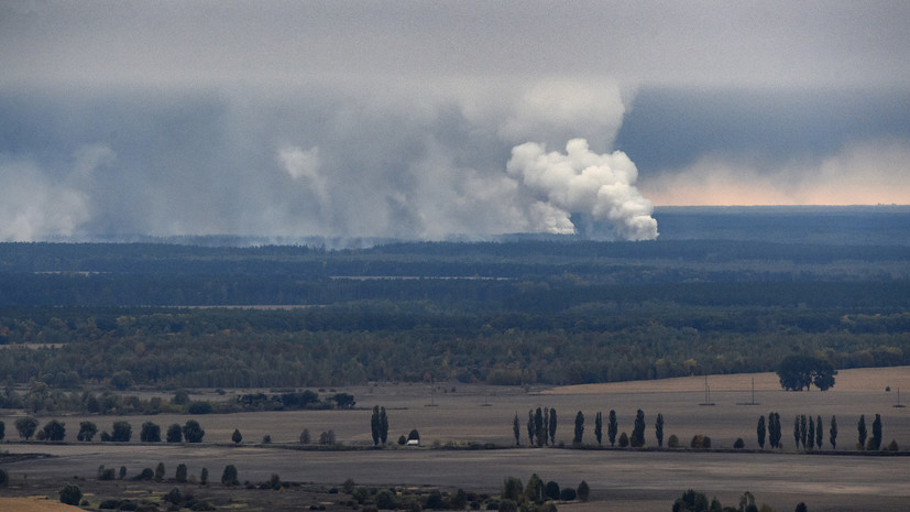 На Украине из-за пожара на складах приведены в готовность два пожарных самолёта и семь поездов