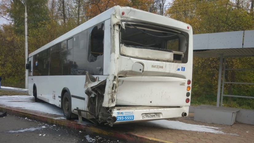 В Уфе в ДТП с автобусами пострадали 12 человек