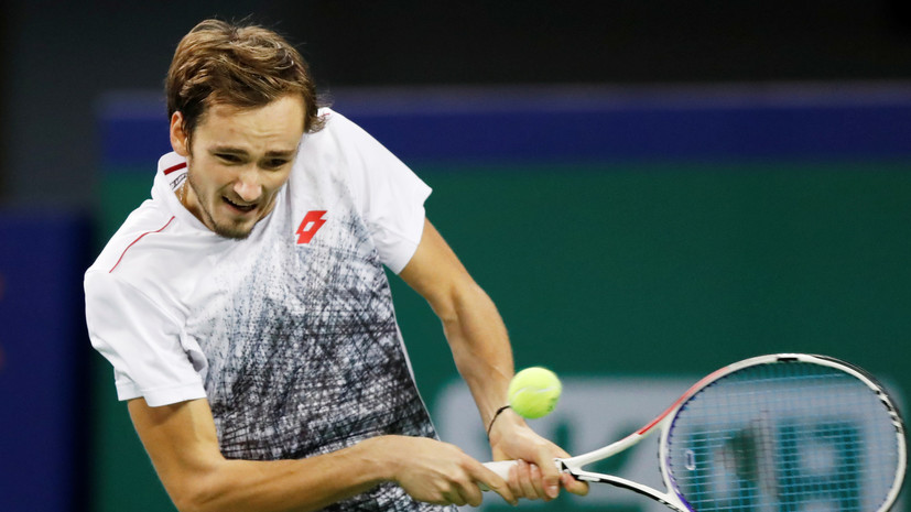 Медведев в трёх сетах уступил Федереру во втором круге турнира ATP в Шанхае 