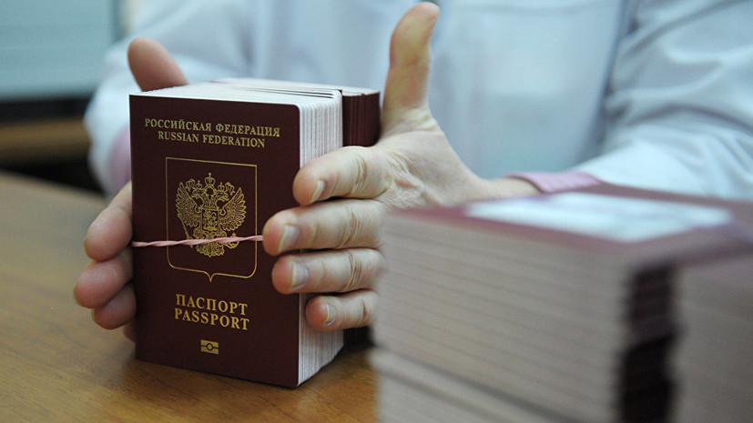 Более 65 тысяч жителей Петербурга не могут выехать за границу из-за долгов