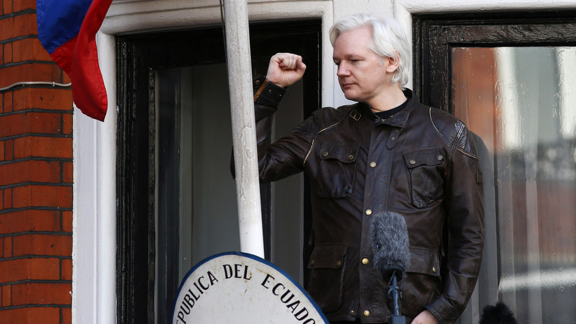СМИ: Эквадор частично прекратил изоляцию Ассанжа в посольстве в Лондоне