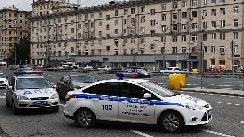 В Москве мужчина устроил стрельбу у торгового центра