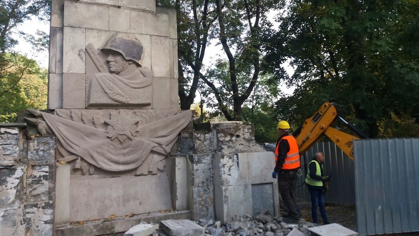 В Госдуме прокомментировали ситуацию со сносом памятников в Польше