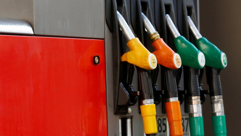 Цены на бензин в России за месяц выросли на 10%