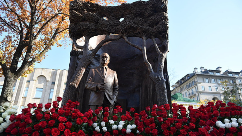 Мирзиёев поблагодарил Путина за памятник первому президенту Узбекистана в Москве