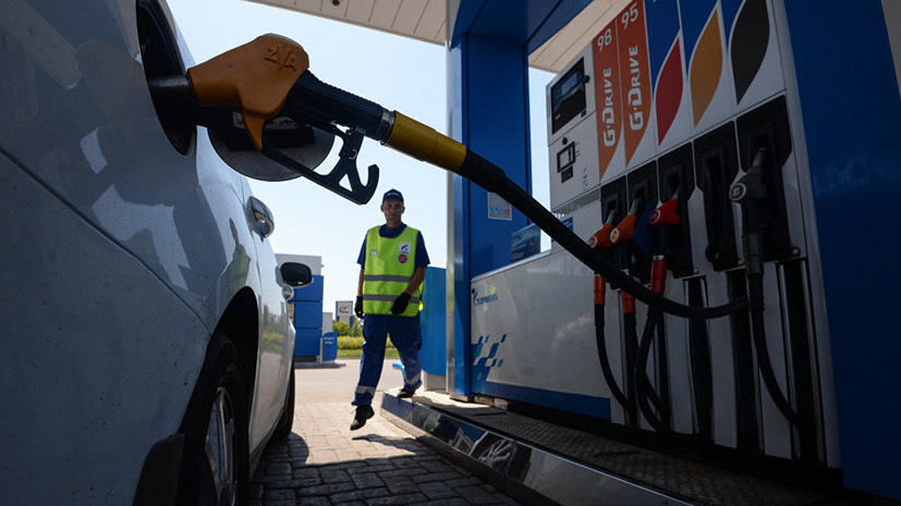 Орешкин подтвердил изучение мер по «смягчению» роста цен на бензин