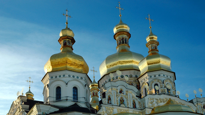 В Киеве представители УПЦ КП пытались проникнуть в храм УПЦ МП