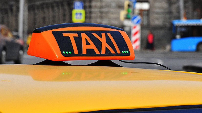 В Москве поддержали предложение приглашать в такси только водителей с российскими правами