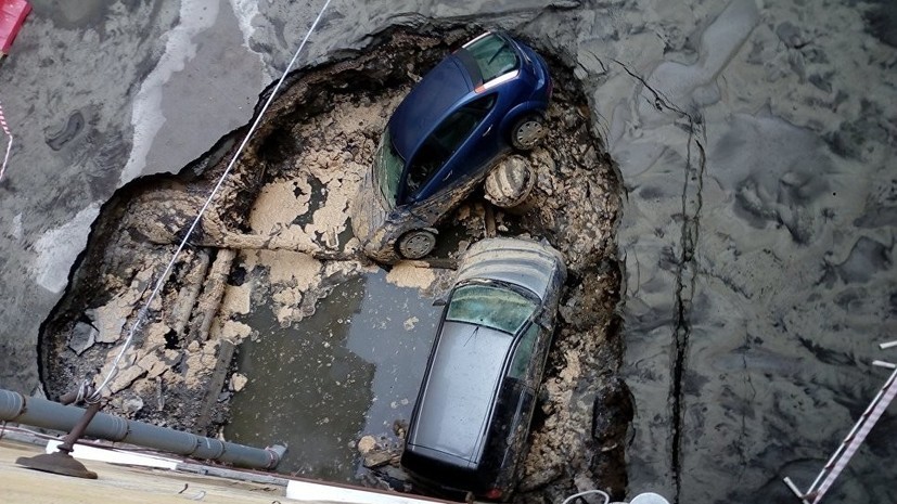 В Фонде содействия реформе ЖКХ назвали возможную причину прорыва трубы в Петербурге